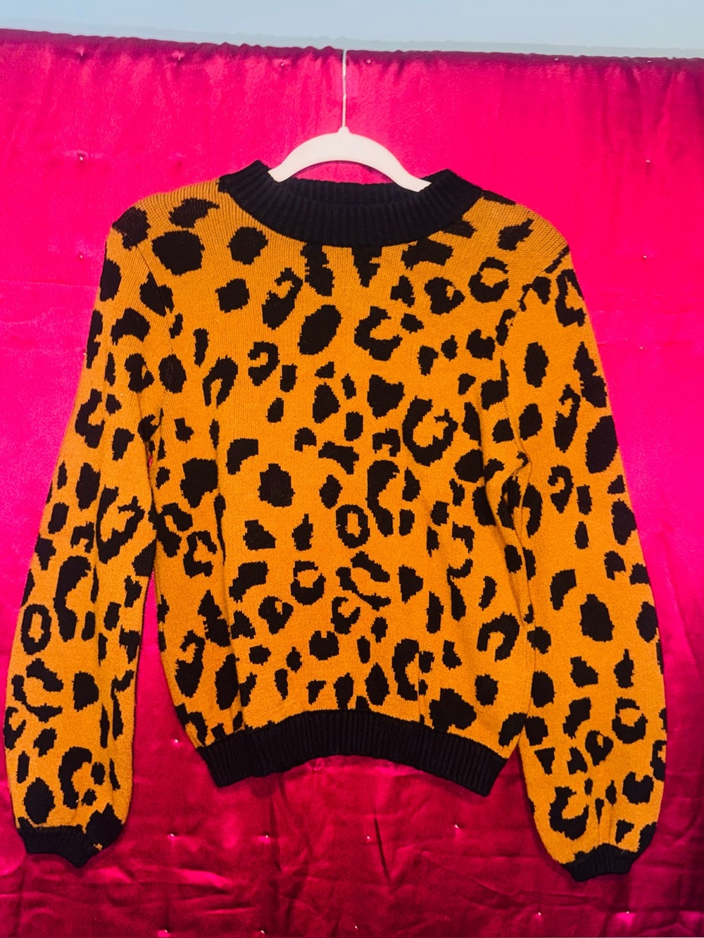 👑 NWOT Size Medium Who What Wear Black and Mustard Leopard Crewneck Sweater